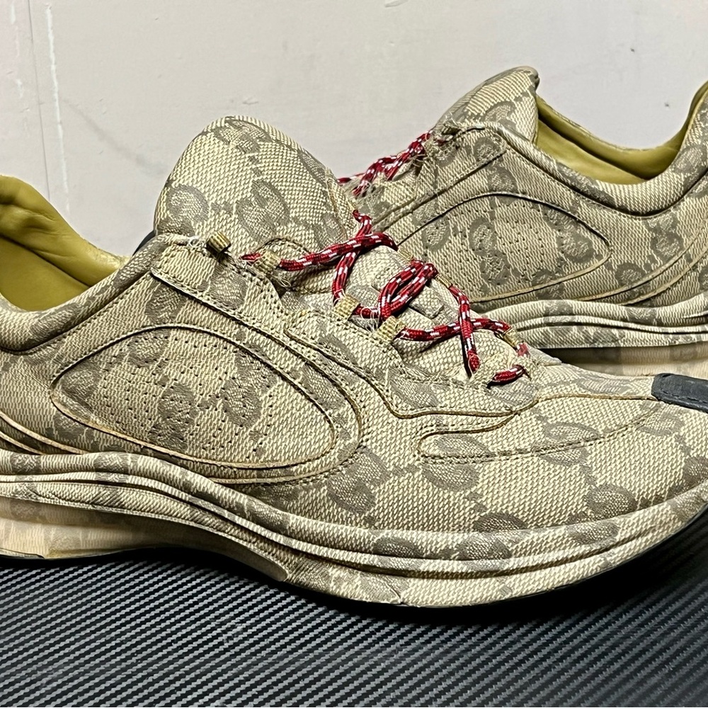 Gucci Run Sz 12.5  Beige Monogram Sneakers with Red Accents - Picture 2 of 11